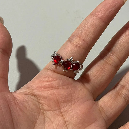 Pierścionek trzy kule ruby